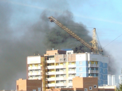 На юге Волгограда пожар в новостройке: эвакуировано 10 рабочих