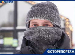 Самые смелые парни сразились в валенках на морозе в центре Волгограда
