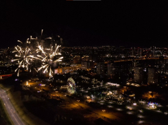 Фантастический фейерверк в ЦПКиО сняли с высоты