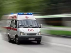 В Волжском 37-летняя женщина выпала из окна 5-го этажа 