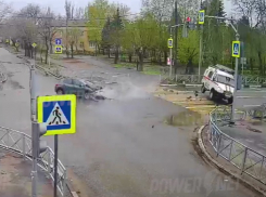 Перевернулась машина спасателей: видео жуткого ДТП в Волжском