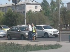 Кировский район Волгограда встал в пробку из-за аварий