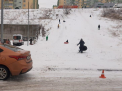 Под Волгоградом девочка-подросток попала в больницу после катания на тюбинге