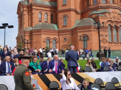 Что творилось перед парадом победы в Волгограде на вип-трибуне: видео