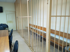 За взятку в 15 тысяч рублей двое экс-участковых Волгограда проведут 8 лет в колонии строгого режима 