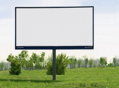 Ночью в Волгограде демонтировали четыре рекламных щита