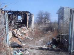 На юге Волгограда мать родила и бросила сына в сарае