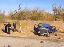 В массовом ДТП под Волгоградом столкнулись две леговушки и маршрутка: есть пострадавшие