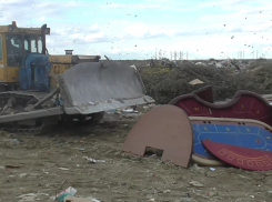 На полигоне Волгограда полицейские уничтожили игровые аппараты и покерные столы