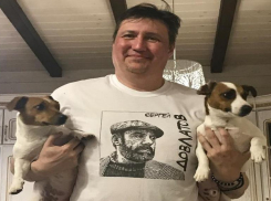 Депутат Волгоградской облдумы рассказал, почему гуляет по городу в обществе маленьких собачек