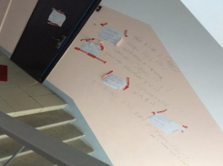 В Волгограде ревнивая жена исписала оскорблениями стены подъезда