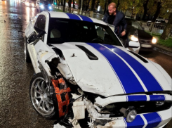 «Не знала, что моя машина летает»: дрифтер на «Мустанге» с фейерверком разнёс премиальный Genesis в центре Волгограда