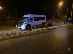 14-летний мальчик на мопеде попал под микроавтобус в Волгограде