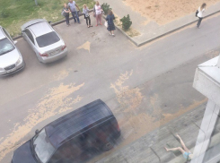 Тело обнаженного мужчины обнаружено под окнами новостройки в Волгограде