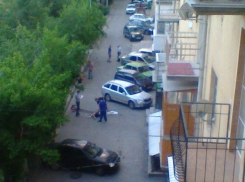 В центре Волгограда 20-летний монтажник погиб, упав с 4 этажа 