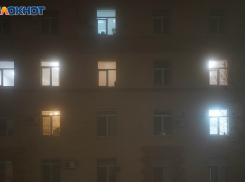 Выбиты стекла, жители в ПВР: что происходит в поврежденных в ходе массовой украинской атаки волгоградских многоэтажках 