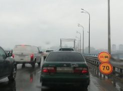 Волгоградцы и волжане на грани нервного срыва из-за ремонта двух мостов