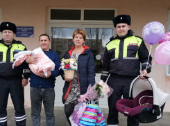 Полицейские под Волгоградом помогли родить маме пятерых детей дочку