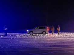 Mitsubishi перевернулась на снежной трассе в Волгоградской области