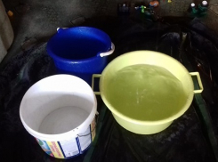 Люстра в многоквартирном доме волгоградки превратилась в «душевую»