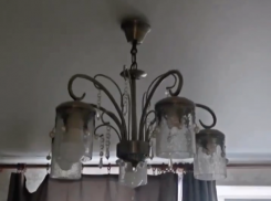 «Все заливает»: крыши МКД не выдержали снегодождя в Волгограде 