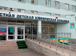 «Пока светит солнце - немного теплее»: родители пациентов пожаловались на холод в детской больнице Волгограда