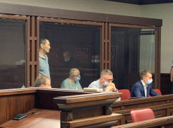 Зубков ходит с палочкой, а прокурор озвучил материалы дела по обвинению генерала Михаила Музраева