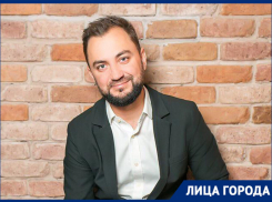 «На моих свадьбах не было ни одной драки», – поющий ведущий из Волгограда Александр Королев