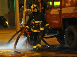 Пожарные эвакуировали 13 жителей многоэтажки на севере Волгограда