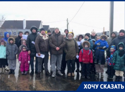 Волгоградцы вышли на мороз с детьми, чтобы рассказать Путину о жизни без газа