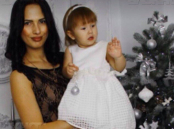 Маму оставленной в песочнице 2-летней девочки задержали под психотропными препаратами