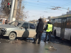 Автобус «Питеравто» попал в ДТП на севере Волгограда