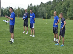 Футболистам «Ротора» представили двух новых наставников