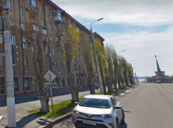 Директор «УК «Сириус» в Волгограде заплатит за недостающий фрагмент водосточной трубы