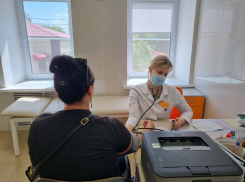 На особый режим работы переводят медучреждения Волгограда 