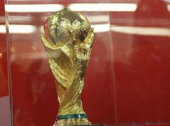 Кубок чемпионата мира по футболу самолетом доставили в Волгоград