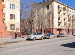 Автомобили начали ездить в обе стороны по улице Советской в Волгограде