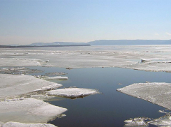 Жители острова Сарпинский оказались отрезаны от Волгограда из-за льда