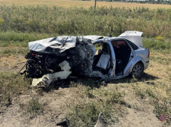 Страшная авария с фурой оборвала жизнь 13-летнего под Волгоградом