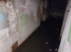 В Волгограде многоквартирный дом на грани обрушения из-за коммунального ада