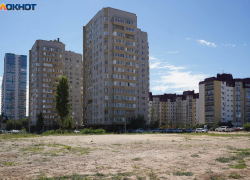 Незнакомец пытался ворваться ночью в высотку в Волгограде