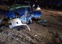 Машина всмятку: под Волгоградом пьяный юнец без прав отправил на тот свет 40-летнего водителя 