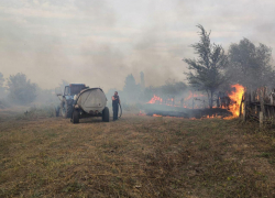 Четыре часа полыхающий пожар в Михайловке удалось локализовать