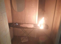 Оставили включенным в розетку и ушли по делам: в Волгограде чуть не сгорела квартира из-за утюга