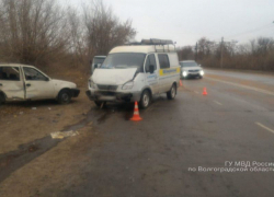 Молодой водитель вылетел на «встречку» и врезался в "Газель" в Волжском