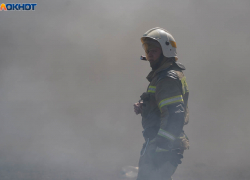 "Завод горит?": столб черного дыма встревожил волгоградцев 