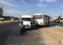 Из-за водителя волгоградского автобуса в больницу попала 34-летняя женщина на Peugeot