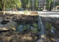 Благоустройство двора закончилось извержением фекалий в Волгограде: шок-видео 