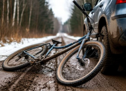 «Мерседес» сбил подростка на велосипеде в Волгограде 