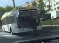 В центре Волгограда горел автобус «Питеравто» с пассажирами